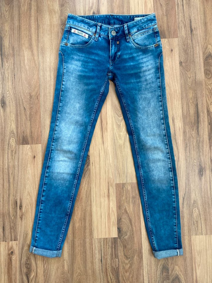 Herrlicher Jeans NEU 25/32 Low Waist in Riesa