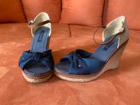 Tommy Hilfiger Sandalen Keilabsatz dunkelblau Gr. 39 Hessen - Wöllstadt Vorschau