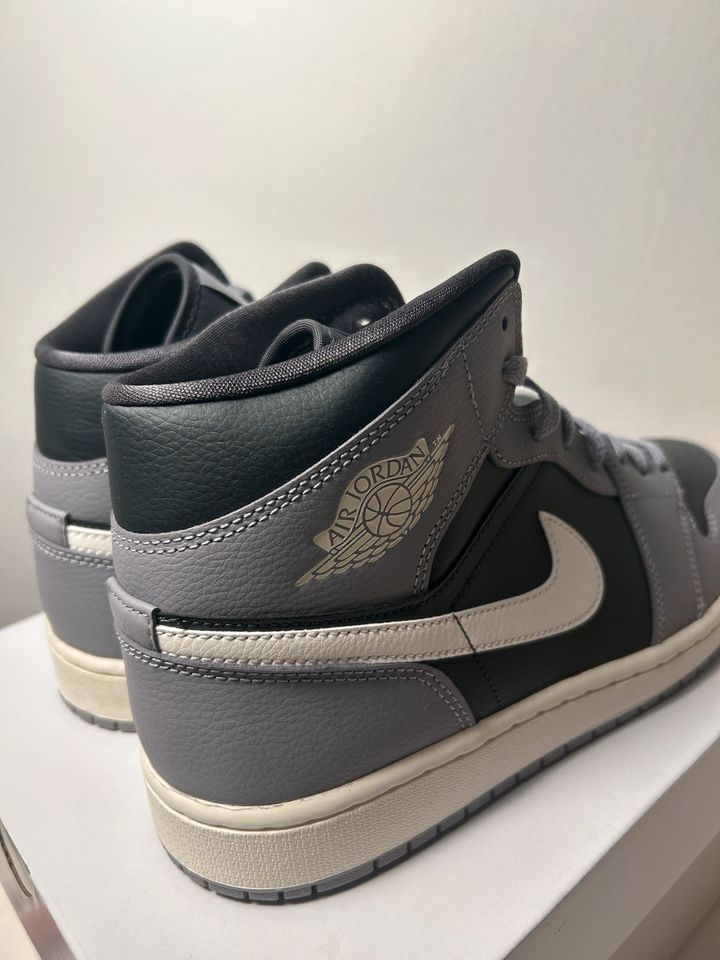 Nike Air Jordan 1 Mid Sneaker Gr. 44 NEU in Aachen