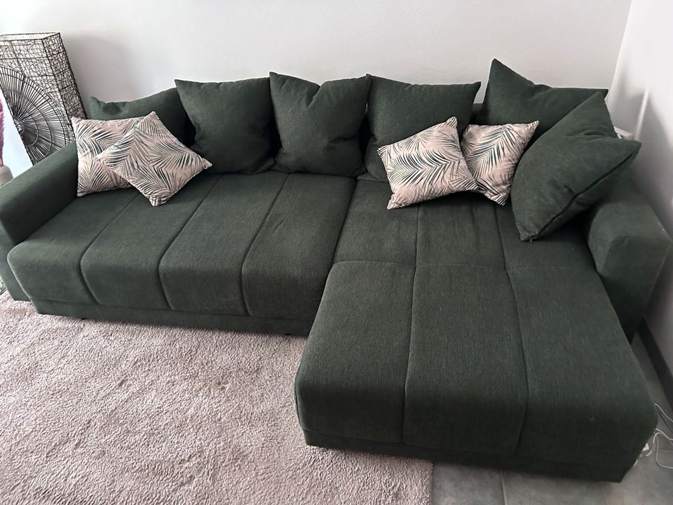 Couch / Sofa mit Stauraum und Bettfunktion in München