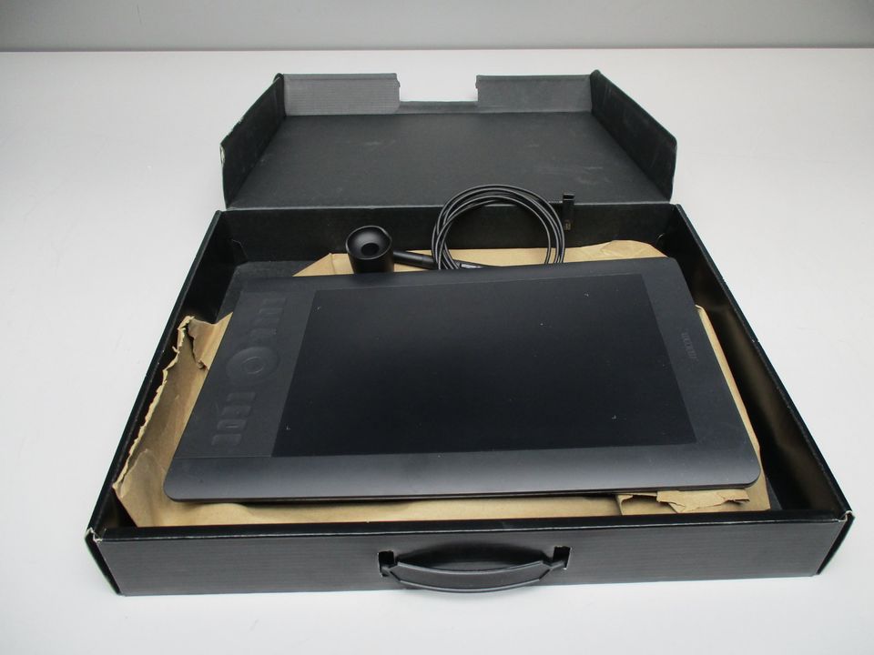 Wacom PTH-650 Grafiktablet schwarz, SN 2DBH014990-345665-20 in Weilrod 