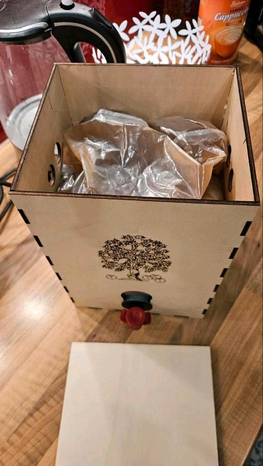 Apfelsaft 5/10l Bag in Box Behälter aus Birkensperrholz  gelasert in Heiligenberg