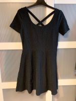 H&M Gr. 42 Kleid kurz schwarz Mini kleines Schwarzes von divided Hessen - Langen (Hessen) Vorschau