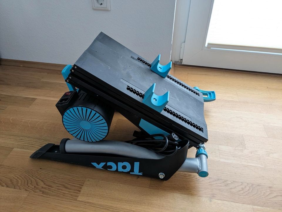 Tacx Genius Smart Trainer mit Zubehör+ Black Track in Erkrath