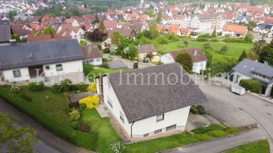 Balingen-Engstlatt: Sofort bezugsfertiges Haus auf herrlichem Grundstück mit 706m²! Neue Heizanlage! in Balingen