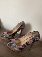 Plateau Peeptoes Blumenmuster Korkabsatz Gr. 41 Bayern - Landshut Vorschau