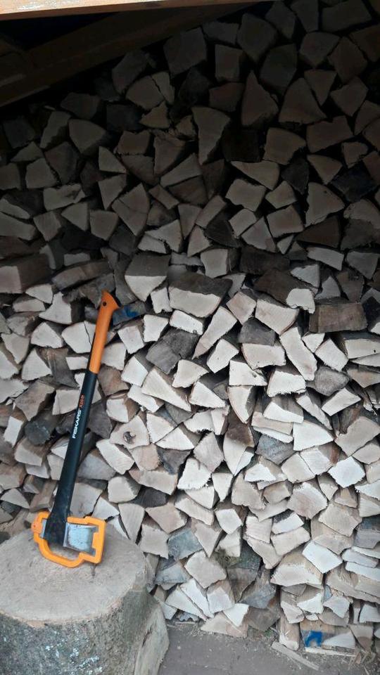Brennholz, Kaminholz, Feuerholz, Buche trocken sofort verheizbar in Nüdlingen
