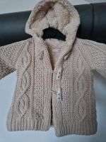 Kuscheljacke gestrickt 74 beige Kr. München - Kirchheim bei München Vorschau