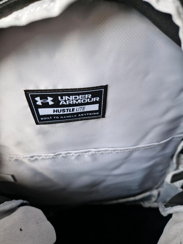 UNDER ARMOUR Rucksack NEU&OVP UA HUSTLE LIGHT Schwarz/Silber in Köln