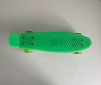 Mikado Sport Penny Board Mini Skateboard grün mit Leuchtrollen Niedersachsen - Beckdorf Vorschau