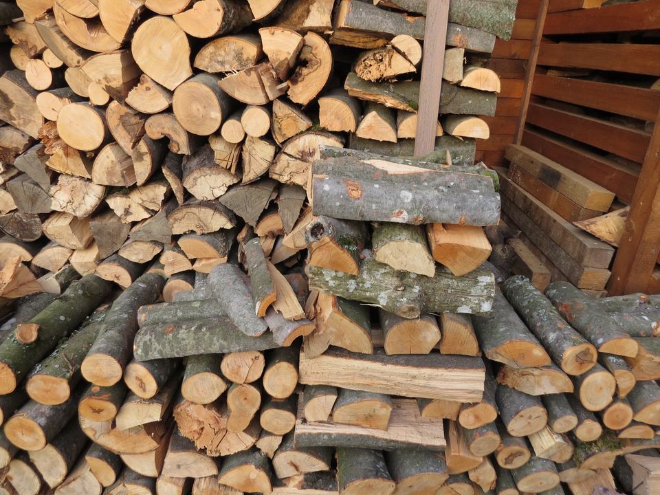 Brennholz Kaminholz 1 Ster = 1,4 Schüttraummeter abzugeben in Mosbach