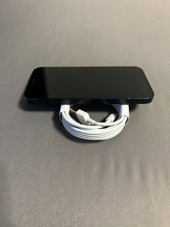 iPhone 12 mini 128 GB mit Zubehör in Hamburg