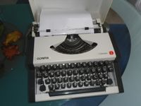 Schreibmaschine Olympia mit Koffer Baden-Württemberg - Sindelfingen Vorschau