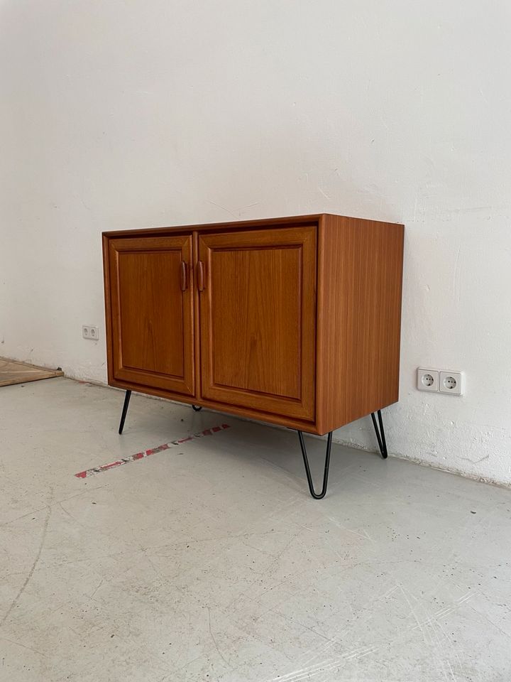 ✔️ SALE ✔️ Teak Kommode Vintage Sideboard Dänisch Danish mid Century Schrank 50er 60er 70er lowboard anrichte Teakholz Teak Retro in Berlin