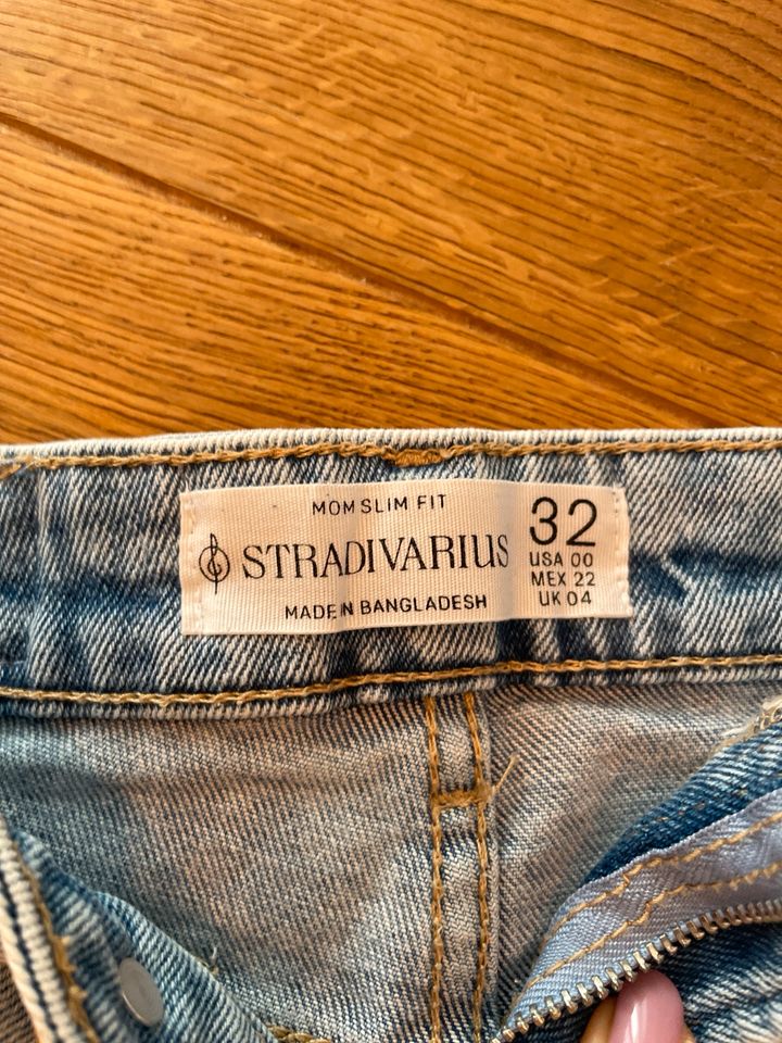 kurze Hellblaue Jeans in Leipzig