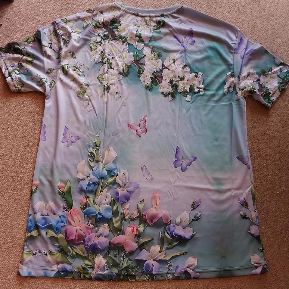 Damen Bluse mit 3D Bild, gr.54-56. in Kirchheim unter Teck