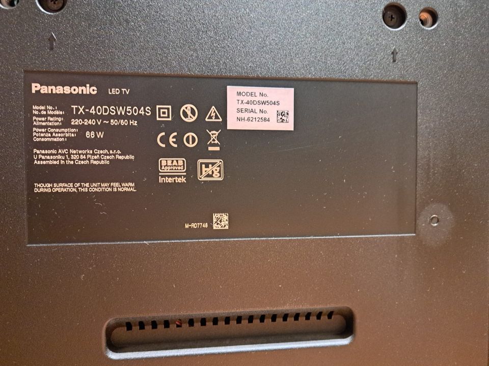 Panasonic Full HD LED-Fernseher TX-40DSW504S silber in Karlsruhe