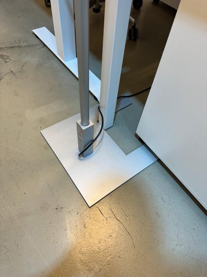10x Regent Level Bürolampe Tageslichtlampe Büromöbel KK10191 in Rot am See
