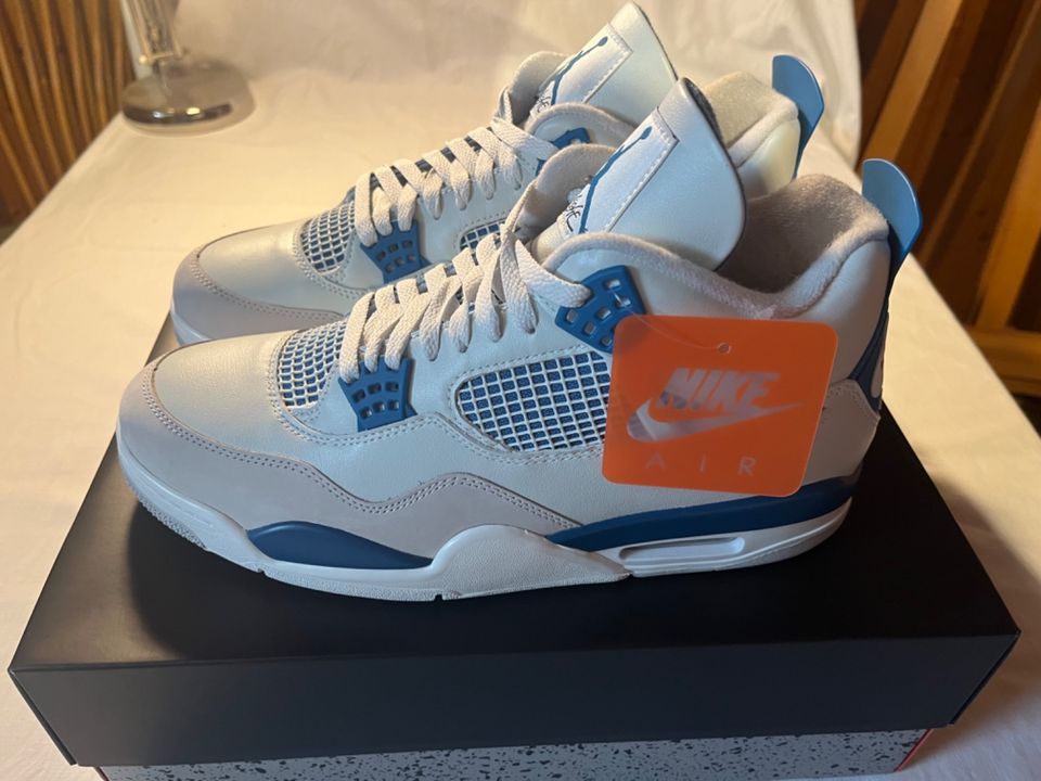 Nike Air Jordan 4 Military Blue FV5029-141 in der Größe 45,5/11,5 in Hannover