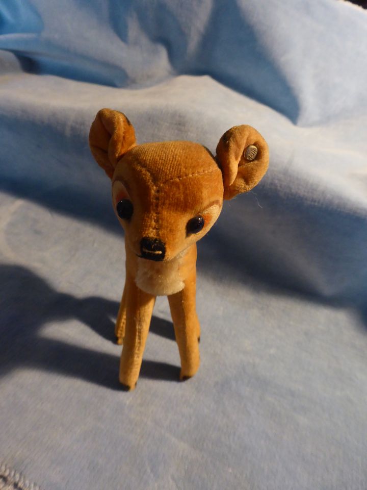 Alte Bambi Figur Steiff mit altem Knopf Samt in Elmshorn