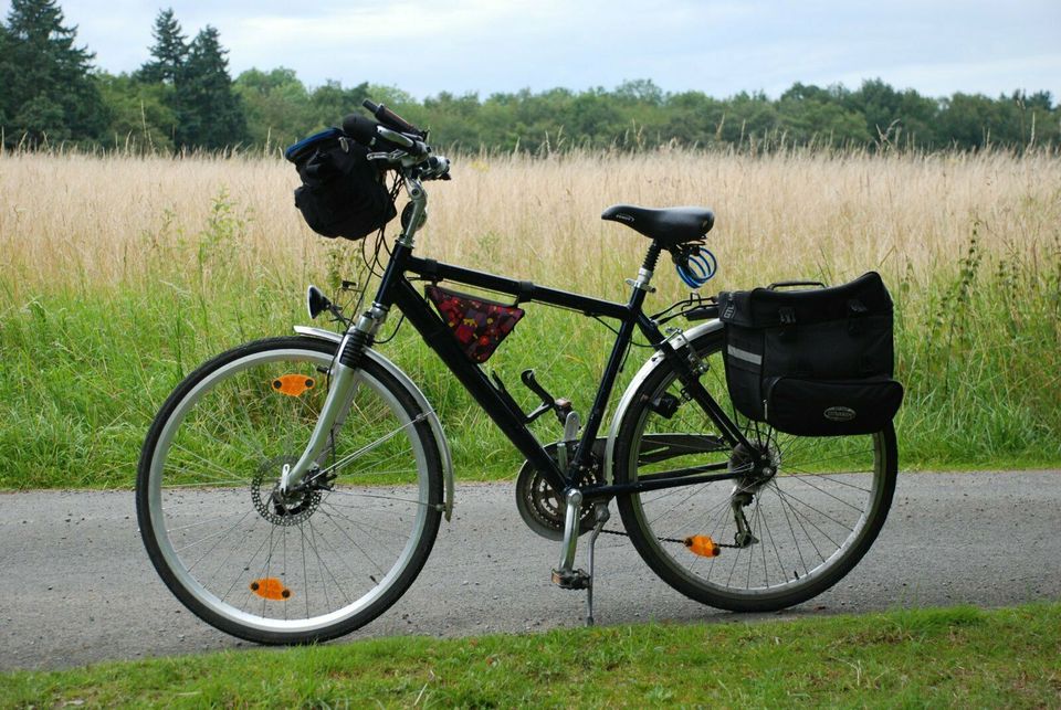 Fahrrad Diebstahl Trekking gesucht Rad Blau Airline Felgen Wo in Gießen