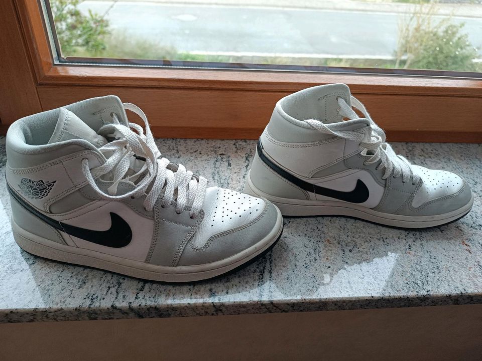 Nike Air Jordan 1 Mid Basketball Schuhe Sneaker weiß Gr 39 in Hadamar