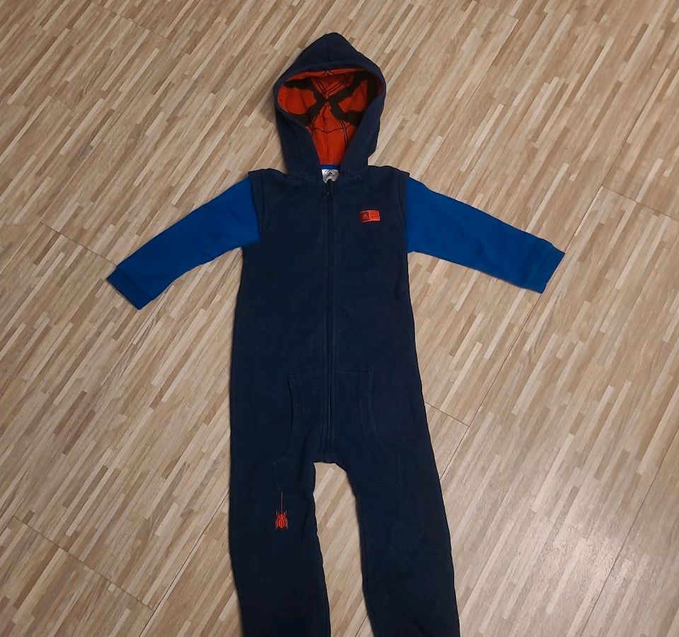 Adidas Jumpsuit Spiderman Gr.104 TOP ZUSTAND in Lübeck