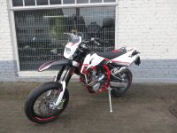 Neufahrzeug Supermoto SWM SM 500 R ABS Rot/Weiß Sofort Lieferbar! Nordrhein-Westfalen - Horn-Bad Meinberg Vorschau