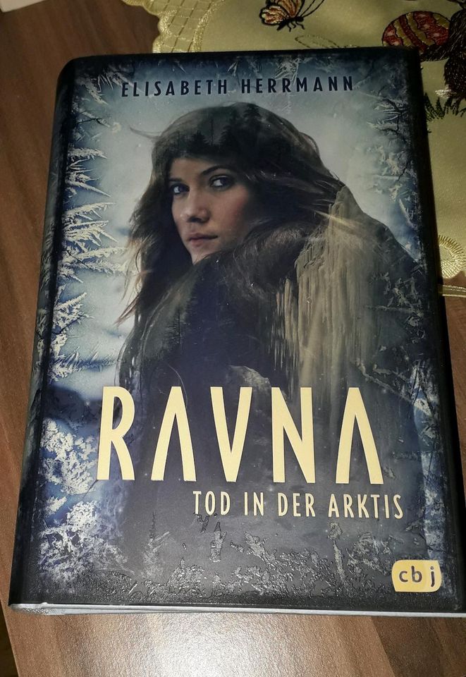 Elisabeth Herrmann  RAVNA Tod in der Arktis in Rotthalmünster