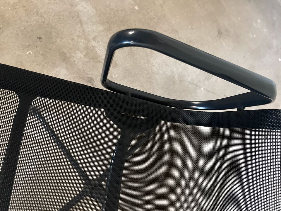 Vitra Charles & Ray Eames EA 108 Aluminium Stuhl Schwarz Netz in Hamburg