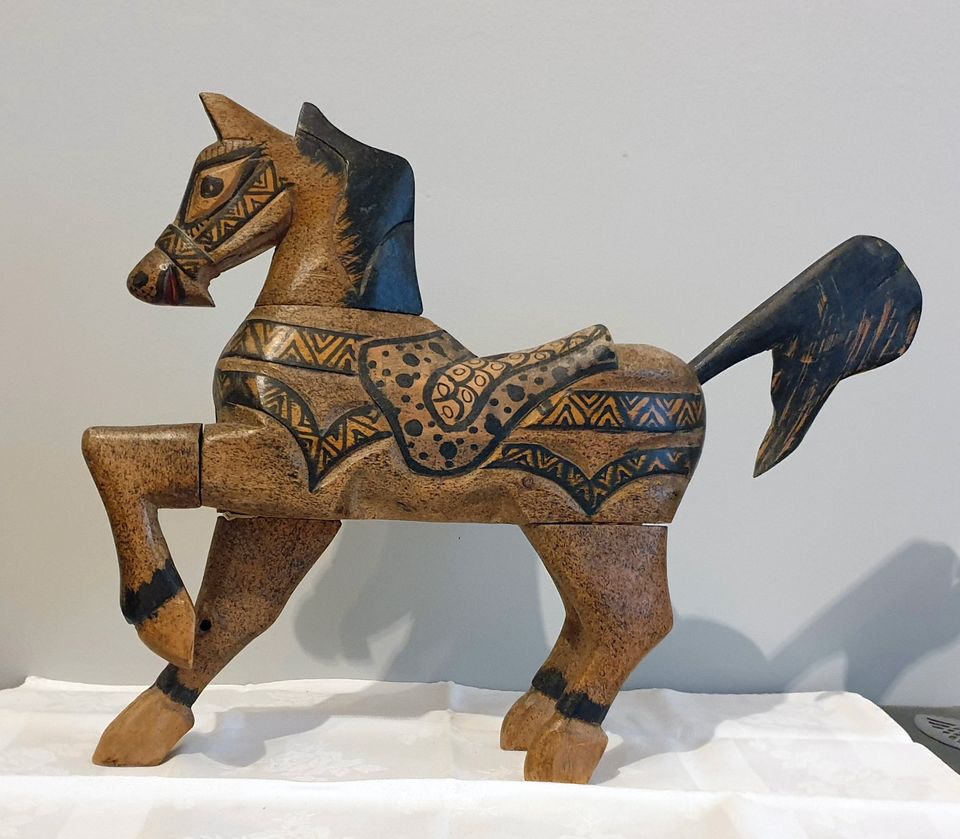 Volkskunst Guatemala Maya Pferd handgeschnitzt handbemalt 1990ger in München