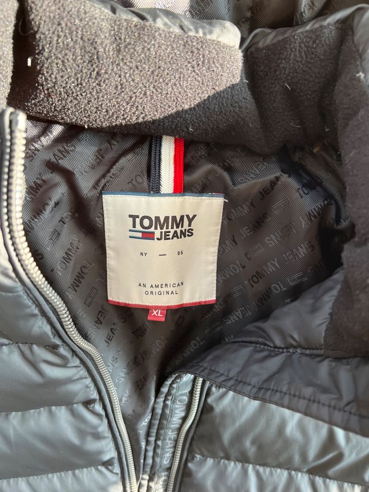 Tommy Hilfiger Jacke WINTERJACKE in Rätzlingen bei Haldensleben