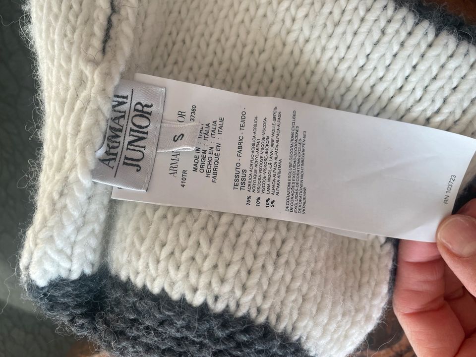 Armani baby Winter Mütze in Freilassing