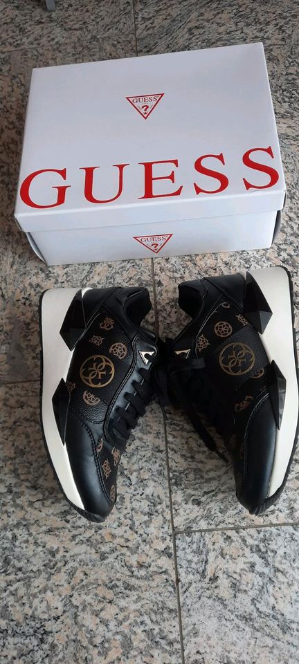 GUESS SNEAKERS GR. 38 NEU in Aichach