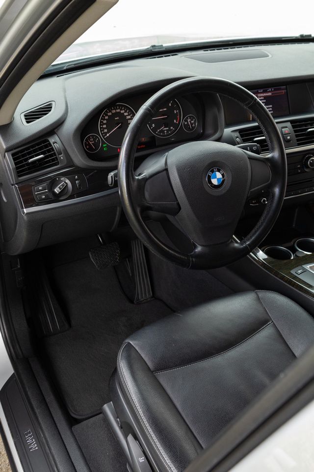 BMW X3 XDrive20d F25 Automatik/Xenon/Leder/Ahk in Dautphetal