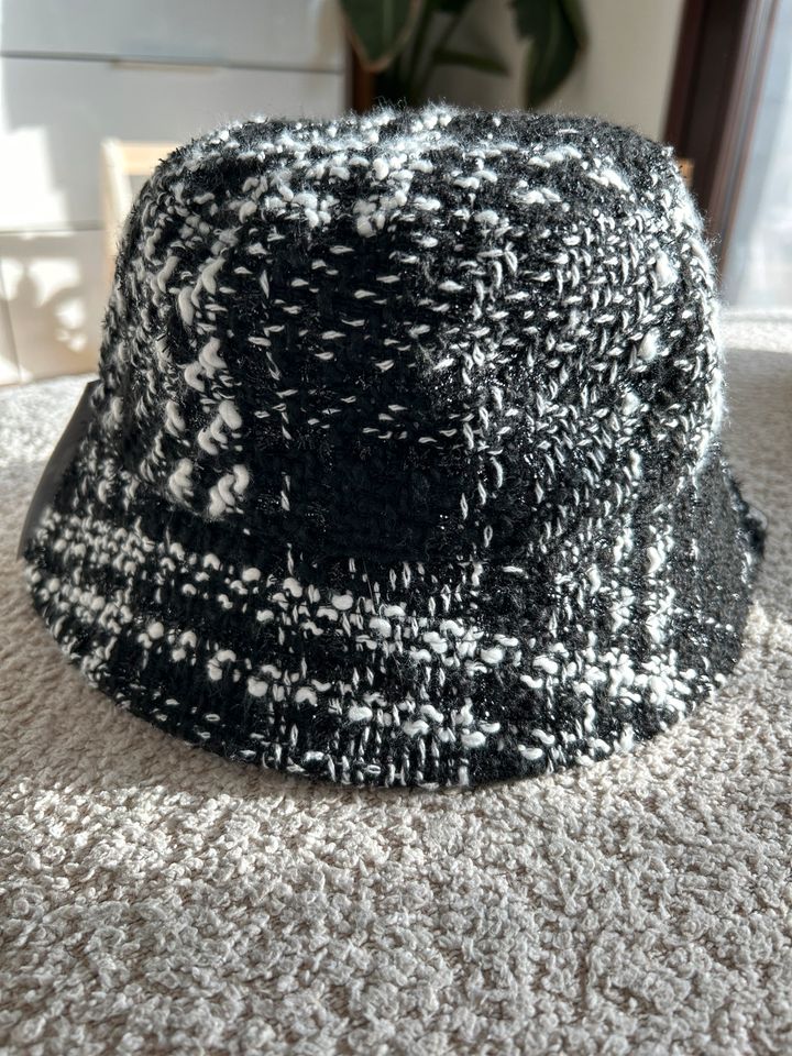 Bucket Hat/ Fischerhut H&M aus Strukturstoff in Berlin