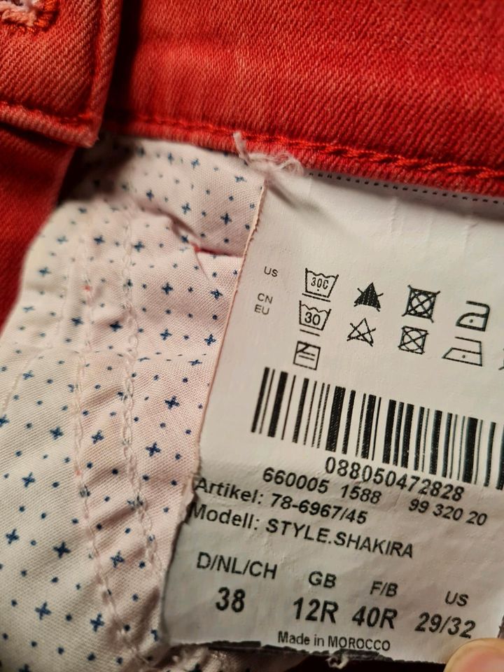 2 Hosen Paket Jeans 1 x MAC 1 x Brax rot , gelb in Hövelhof