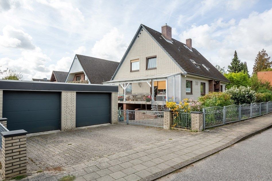 lichtdurchflutete 2,5-Zi-Wohnung (140qm) mit Balkon+Garten+Garage in Lübeck