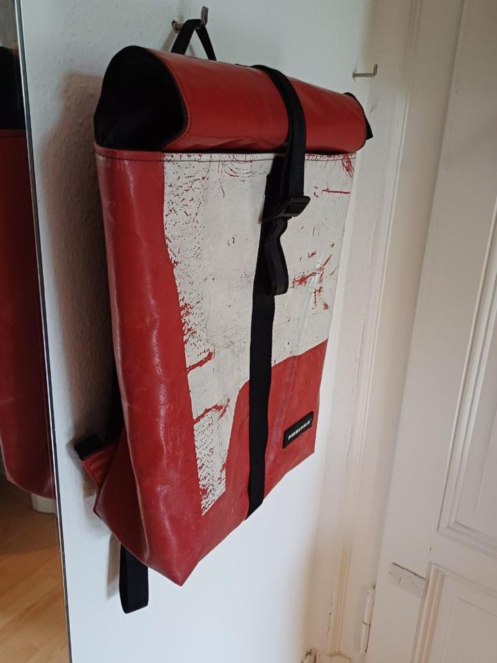 Freitag Rolltop Rucksack Tasche F155 CLAPTON Backpack rot weiß in Darmstadt