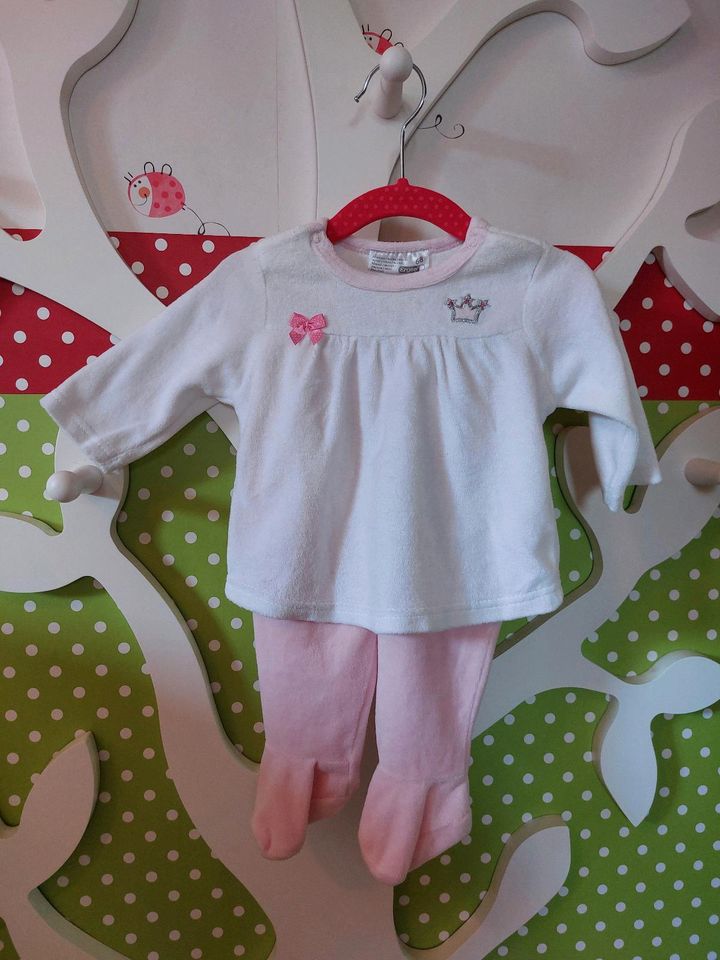 Niedliches Set aus Langarmshirt und Hose für kleine Prinzessinnen in Erfurt