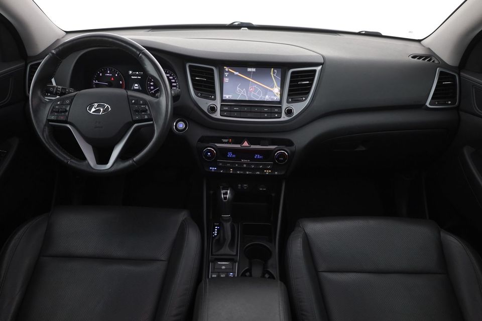 Hyundai Tucson 2.0 CRDi Premium 4WD Sitzbelüftung Pano in Brehna