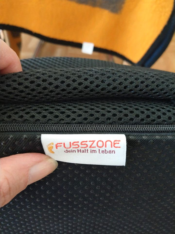 NiRoX Fusszone Fußbank Fußstütze Fußkissen schwarz in Leipzig