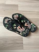 Damen Zehentrenner Flipflops - Blumen schwarz mit Perlen Bayern - Karlsfeld Vorschau