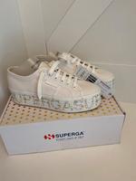 Superga Sneaker Canvas Plateau Flower Bloom Lettering weiß Blumen Niedersachsen - Hildesheim Vorschau