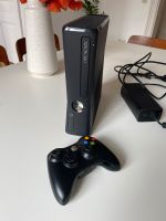 Xbox 360 Slim mit Controller und Netzkabel Frankfurt am Main - Nordend Vorschau