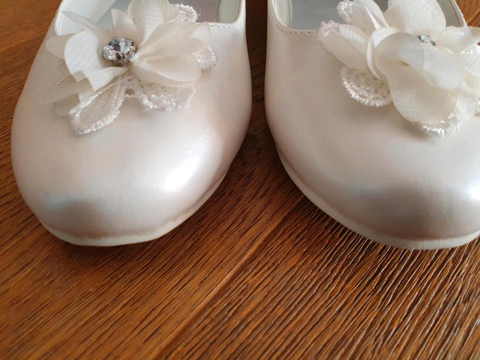 Schöne Ballerina Kommunion Schuhe ecru weiß Größe 36 in Bitburg