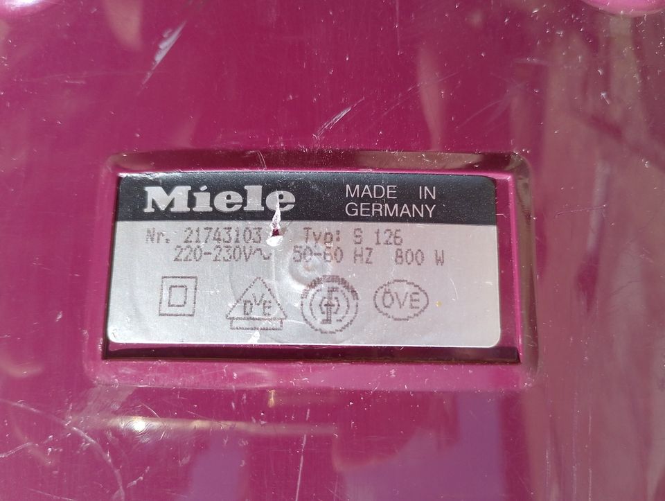 Miele De luxe  S126 air clean Staubsauger 800 Watt in Ostrau