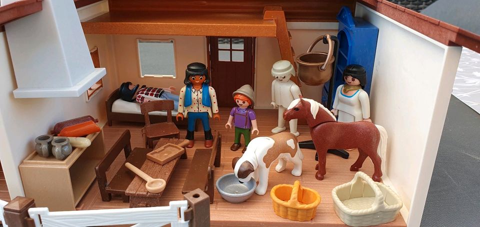 PLAYMOBIL Haus mit Figuren in Rehburg-Loccum