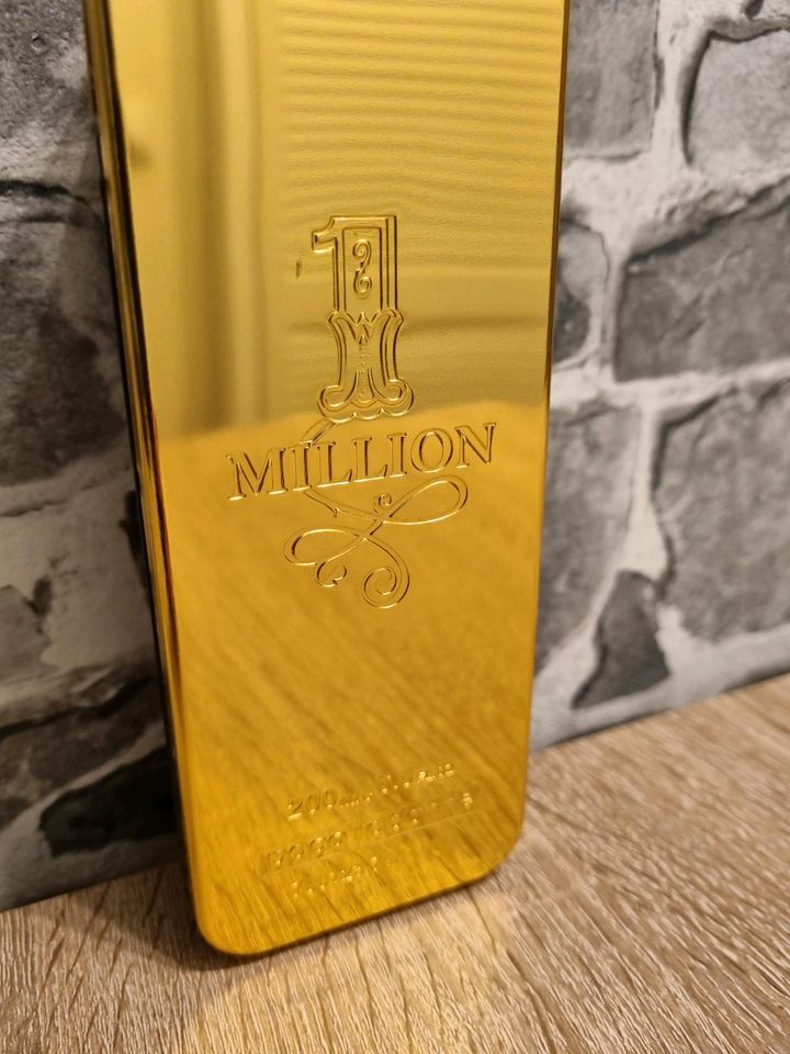 Paco Rabanne 1 Million Eau de Toilette 200 ml FLACON  LEER in Meschede