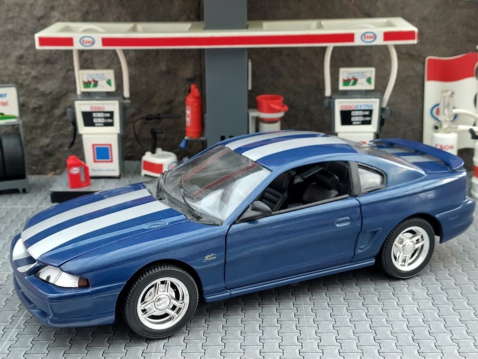 Ford Mustang GT Coupe Blau Weiß 1994 1:18 sehr RAR !!! in Bruchköbel